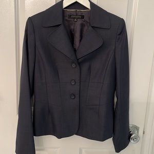 Anne Klein suit. Size 6 navy blue. Very classy, gorgeous suit.